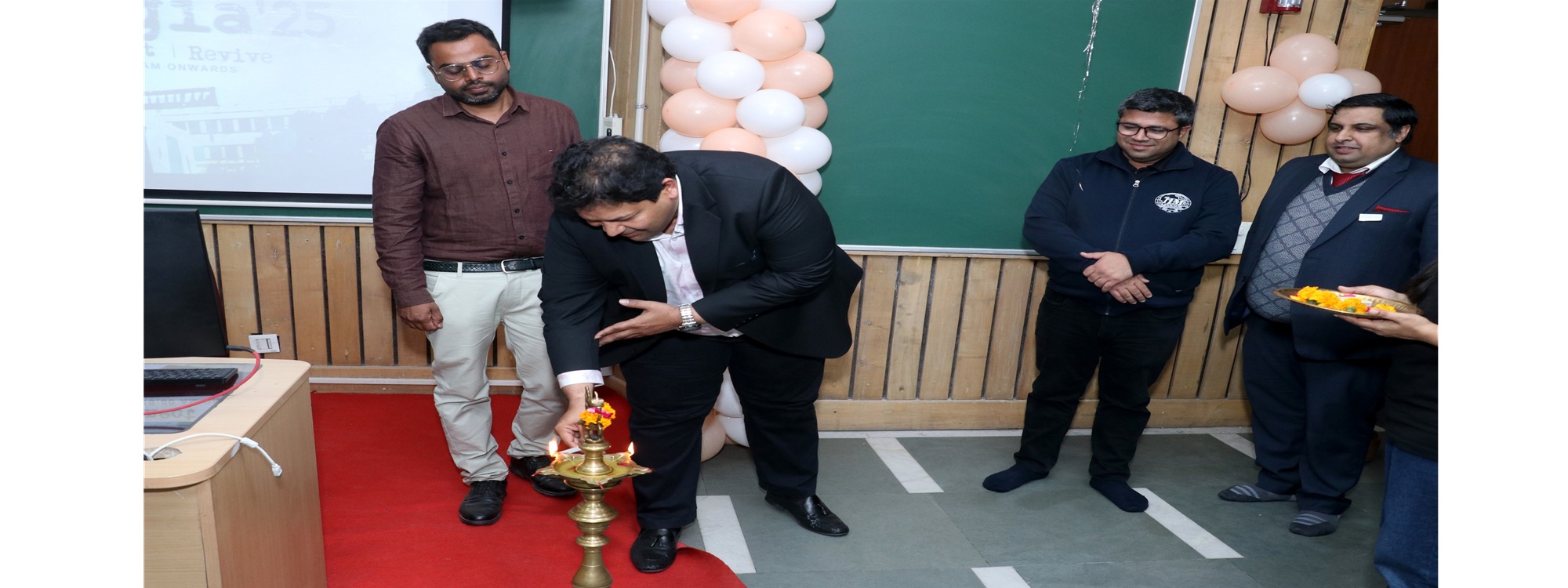 ABOUT IIM LUCKNOW